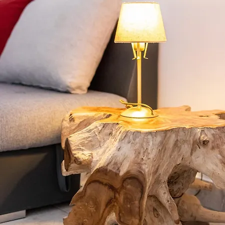 House Sleeps 8 With Balcony * سبليت