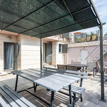 House Sleeps 8 With Balcony فيلة *