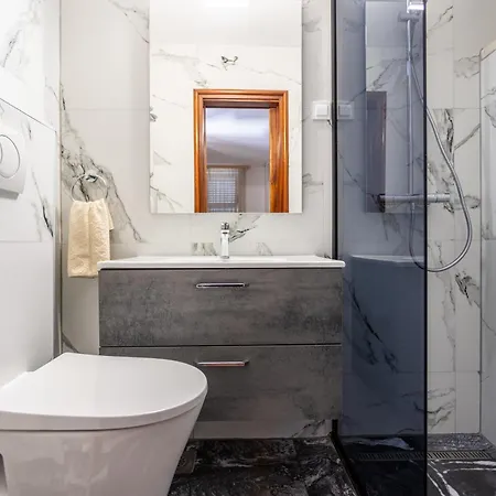 فيلة House Sleeps 8 With Balcony *