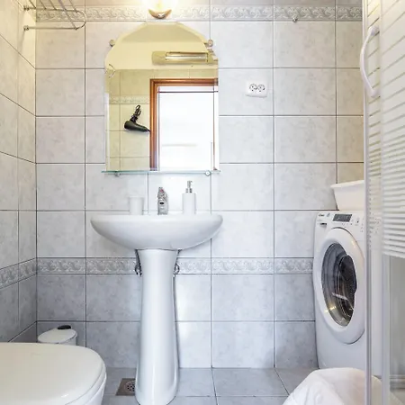 House Sleeps 8 With Balcony فيلة