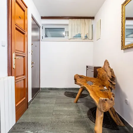 House Sleeps 8 With Balcony فيلة سبليت