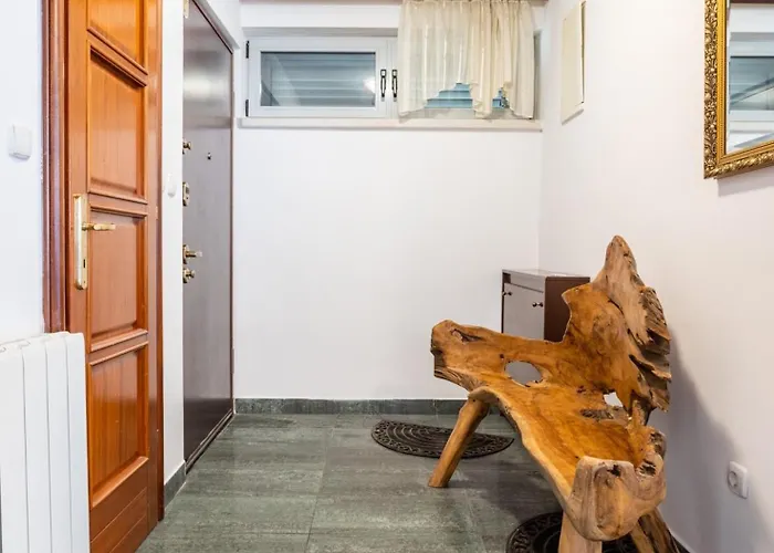 House Sleeps 8 With Balcony Villa Split