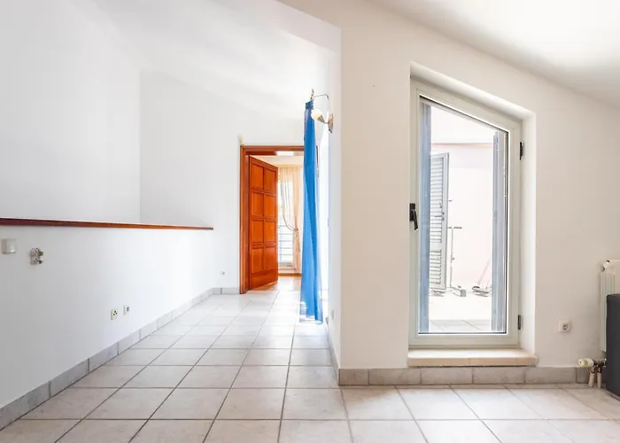 House Sleeps 8 With Balcony Villa *