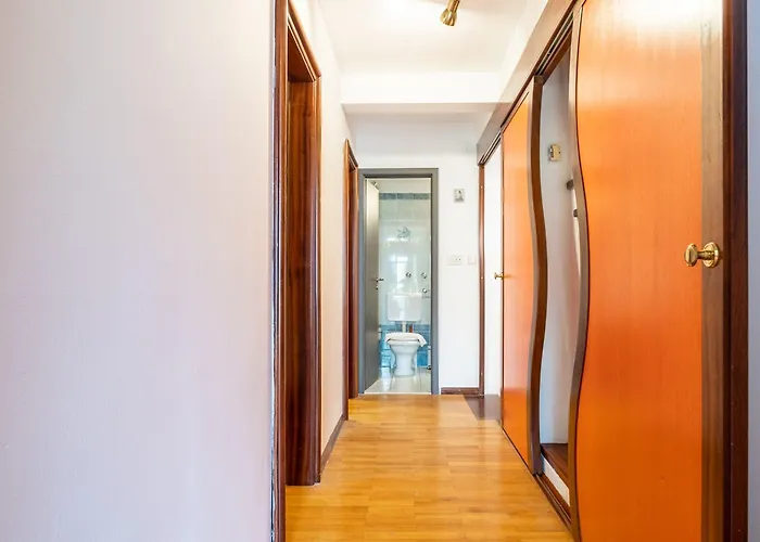 House Sleeps 8 With Balcony Villa