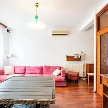 Vila House Sleeps 8 With Balcony *